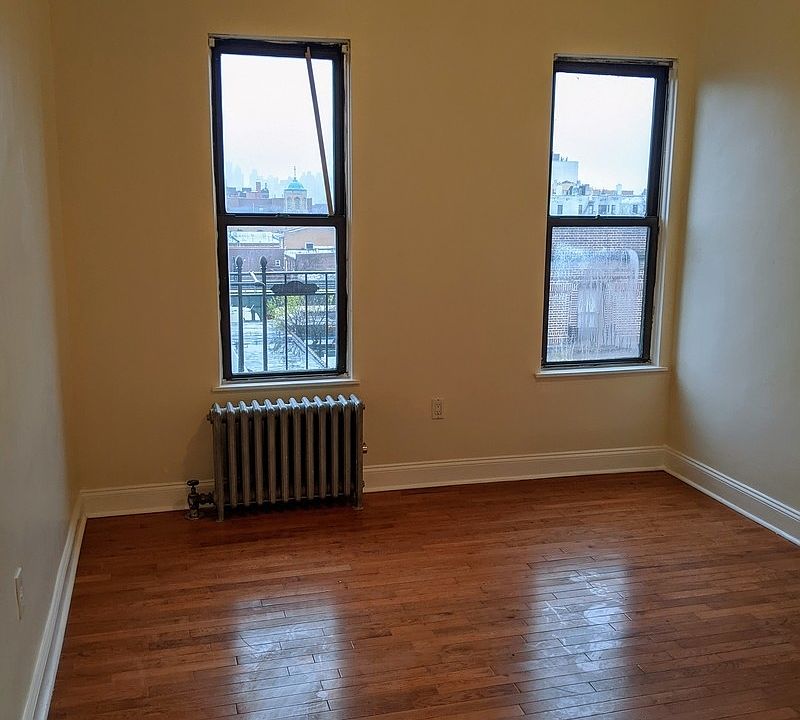 1st image of 31-12 32nd St #24