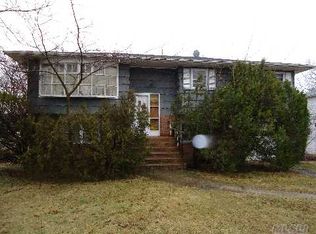 102 Nathalie Ave, Amityville, NY 11701