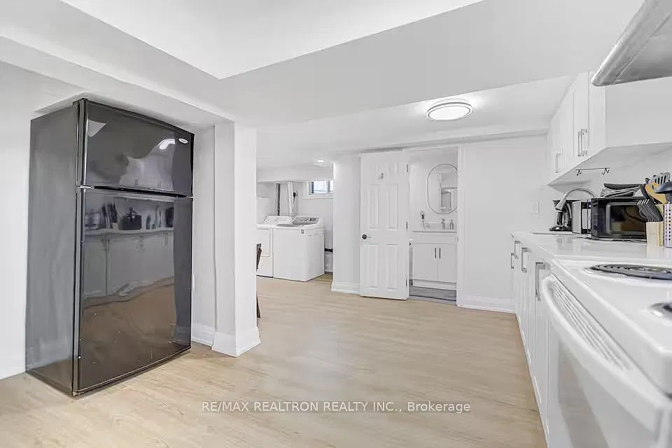 2 bed, $1,900 — Photo 2