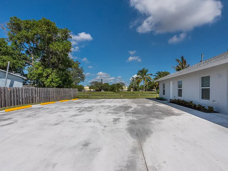 1119 Osceola Dr — Photo 5