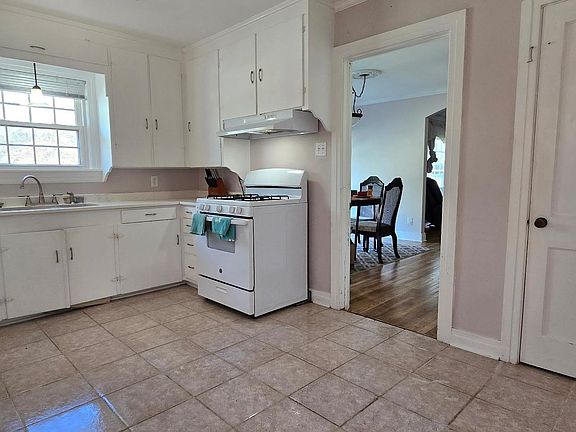 4th image of 812 Harmon Dr