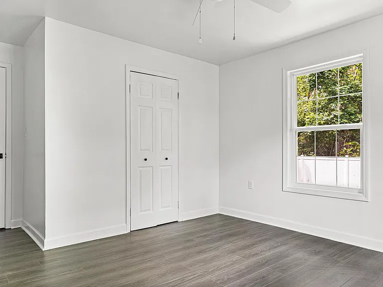 565 Louis St — Photo 26