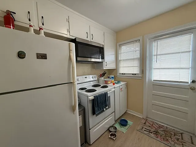 633 E College Ave — Photo 17