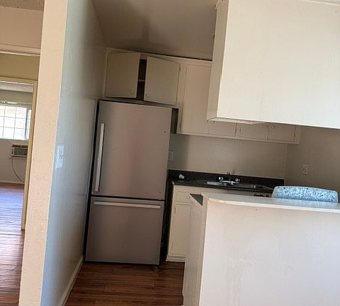5th image of 7344 Ventura Canyon Ave #1