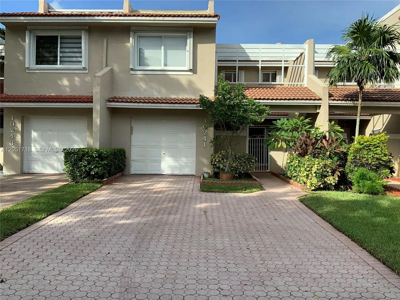 3 bed, 2.5 bath, 1898 sqft, $3,850 — Photo 2