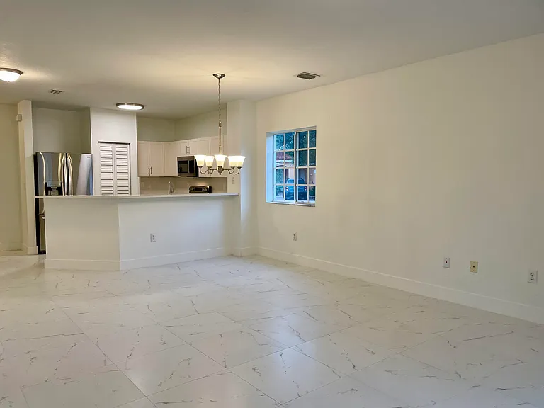 4987 SE Mariner Garden Cir — Photo 6