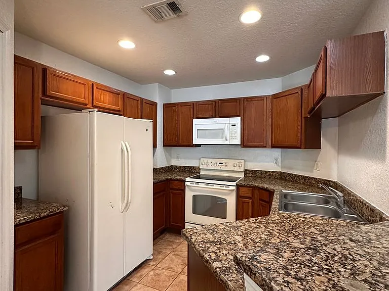 4600 E Moody Blvd #12B — Photo 6