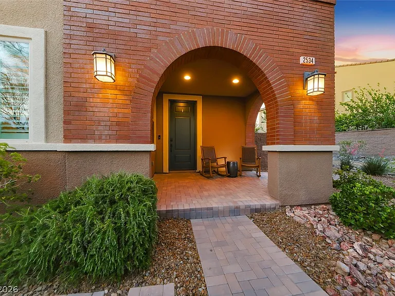 2534 Birch Hollow St — Photo 5