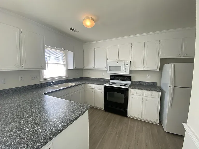 3806 D1 Sterling Pointe Dr #1 — Photo 3