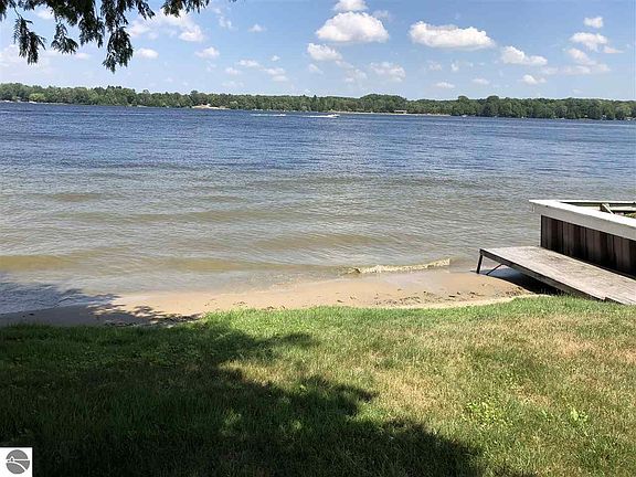5th image of 5740 Lake Shore Dr
