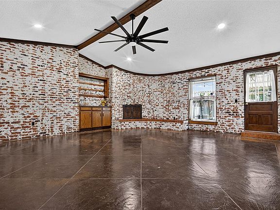5th image of 108 W Parkland Dr