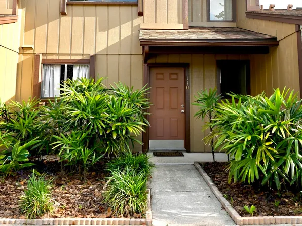 110 E Baywood Sq, Daytona Beach, FL 32119
