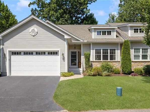 15 W Glen Ln, West Warwick, RI 02893