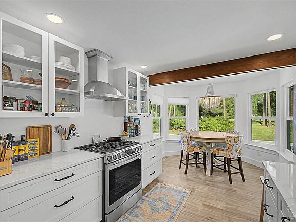 4th image of 10220 N Loop Rd