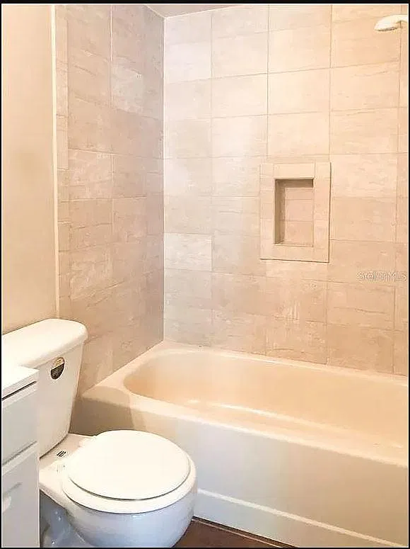1766 Crystal Grove Dr — Photo 4