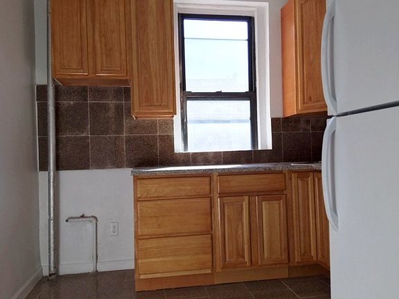 4th image of 40 W 127th St APT 26