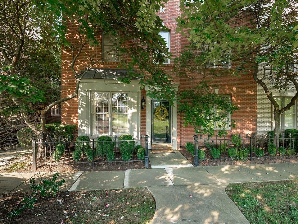 1st image of 984 Village Green Ave