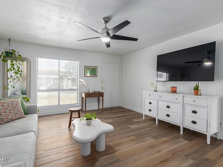8241 N Central Ave #13 — Photo 3