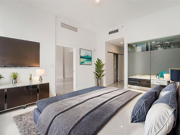 4th image of 2100 Park Ave APT 108
