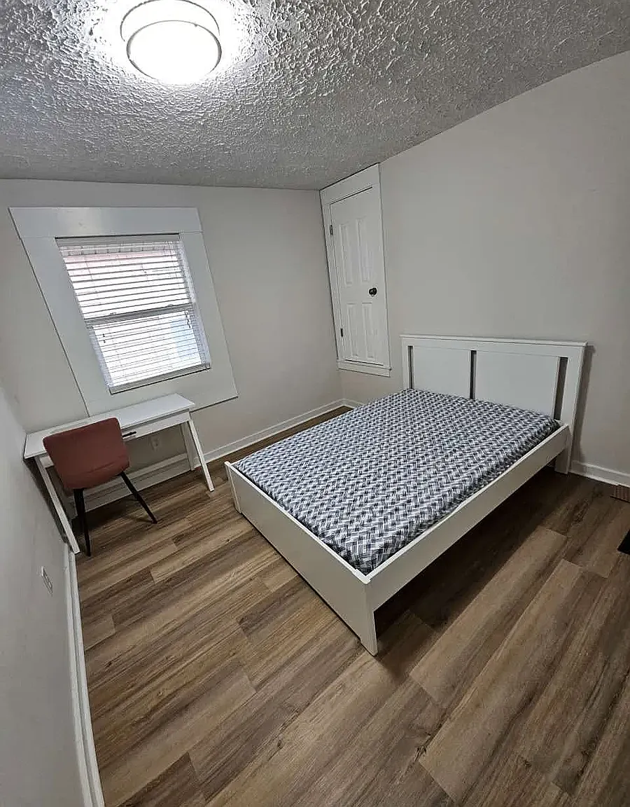 1 bed, 1.5 bath, 2716 sqft, $780 — Photo 1