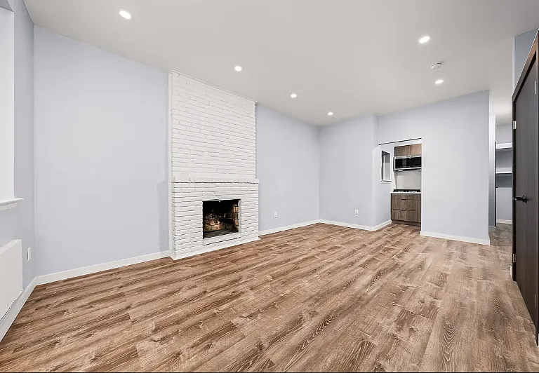453 W 48th St #1A — Photo 1