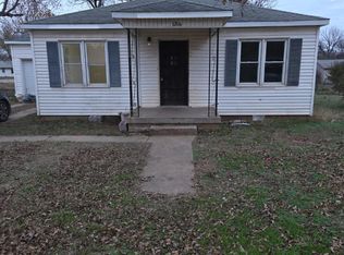 1216 N 6th St, Perry, OK 73077