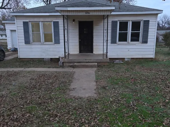1216 N 6th St, Perry, OK 73077