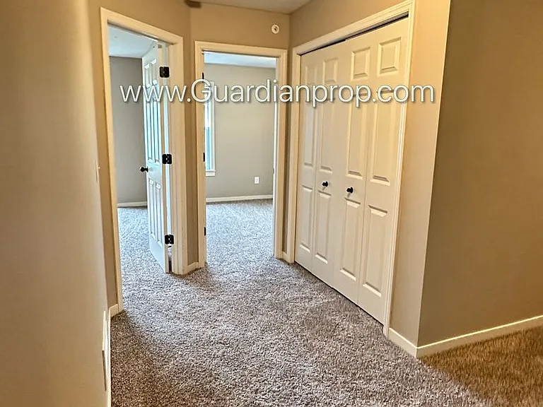 11950 Emery Village Dr N — Photo 9