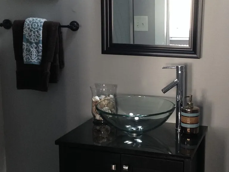 en suite full bathroom for main bedroom