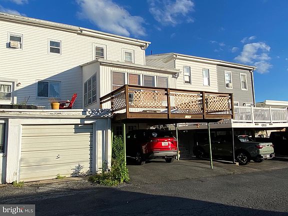 3rd image of 2076 W Market St
