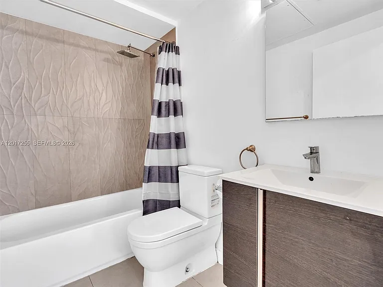 557 Michigan Ave #114 — Photo 14