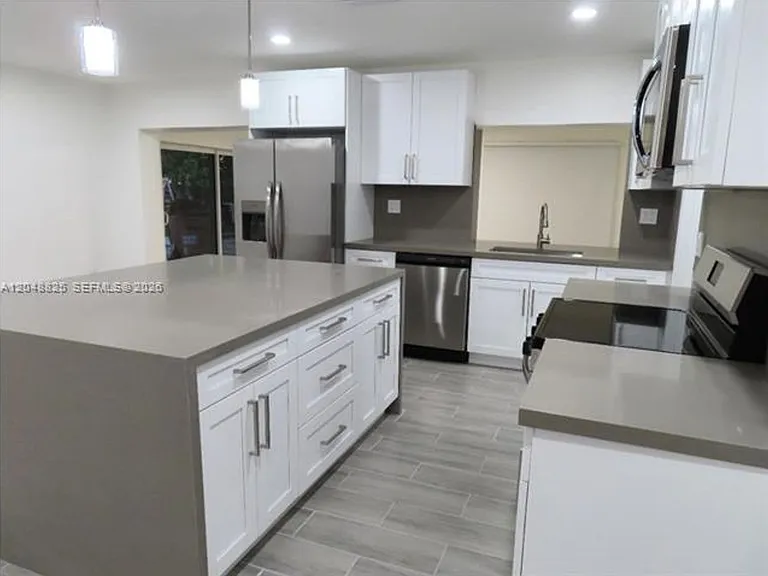 1030 SW 96th Ave #0 — Photo 5