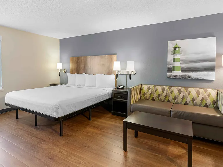 Deluxe Studio - 1 King Bed
