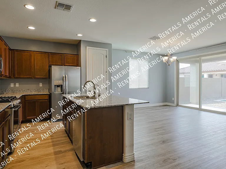 4217 W Winston Dr — Photo 3