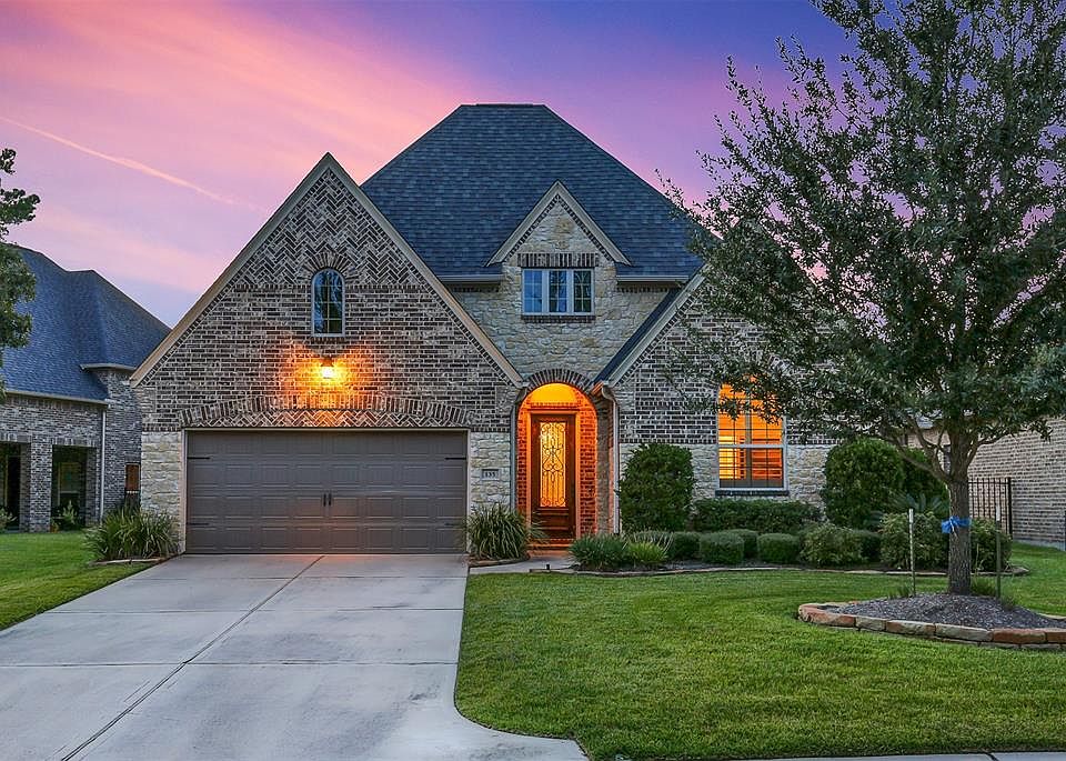 1st image of 135 Riverbend Way