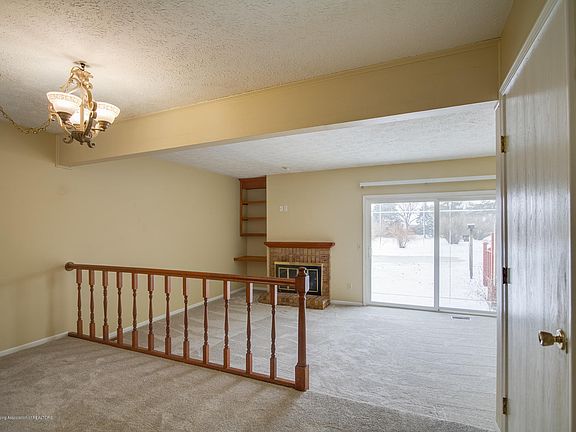 3rd image of 7434 Creekside Dr