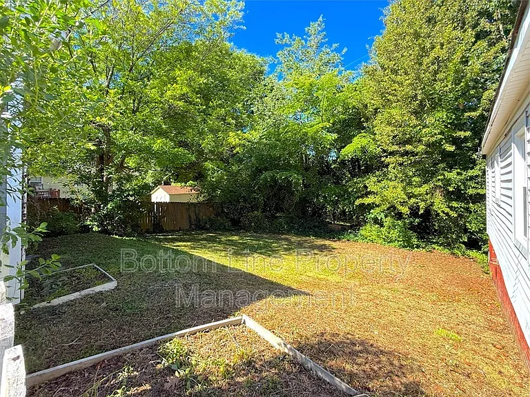 607 Gaston Ave — Photo 17