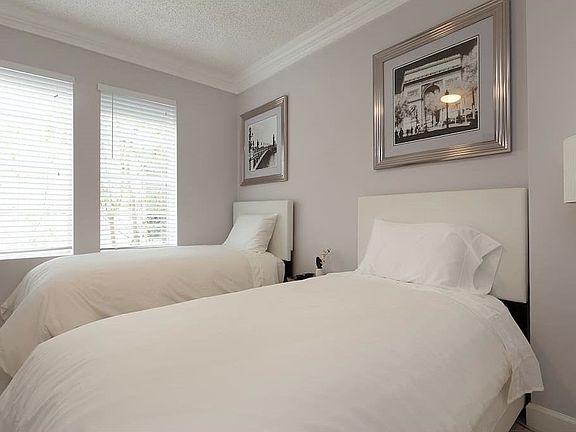 3rd image of 1559 Michigan Ave #2002