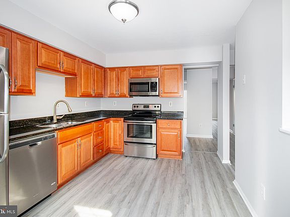 5th image of 5203 Martinique Ln