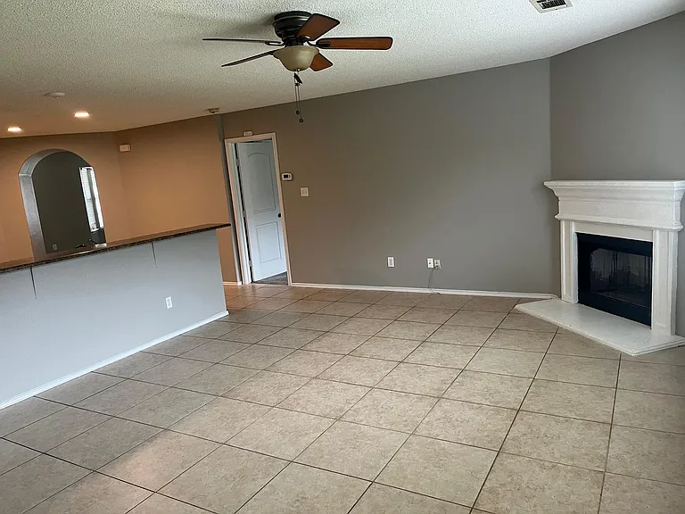 4405 Carriage Lane Cir — Photo 9