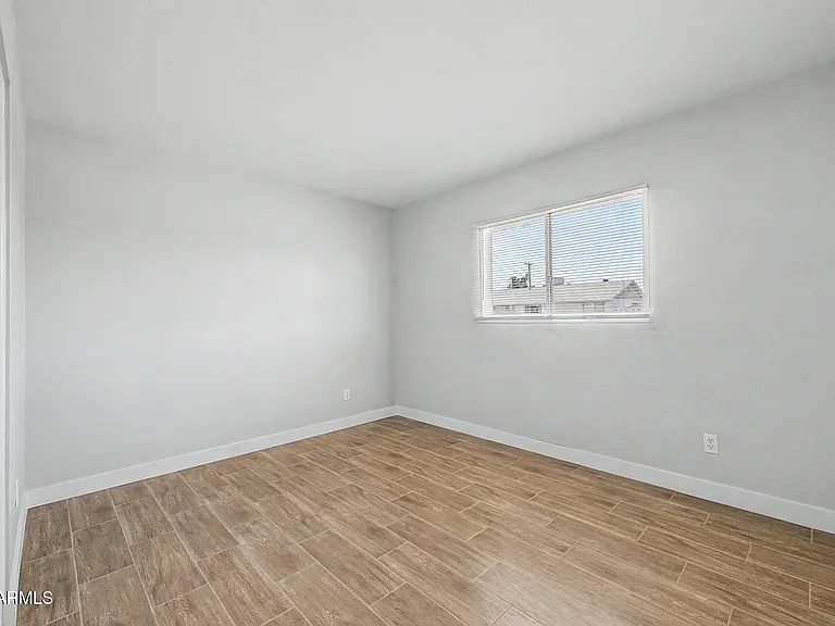 6536 W Turney Ave — Photo 28
