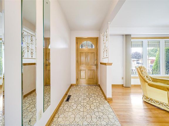 4th image of 2506 Longfellow Ave