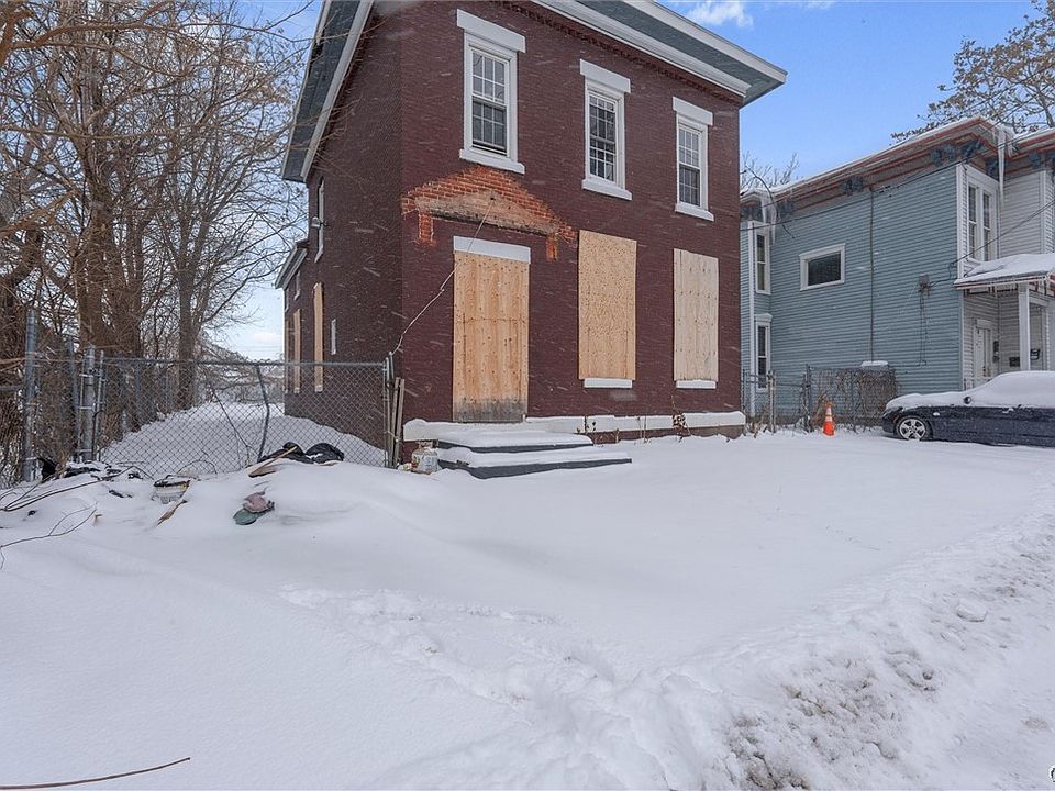 1st image of 154 Seymour St #56