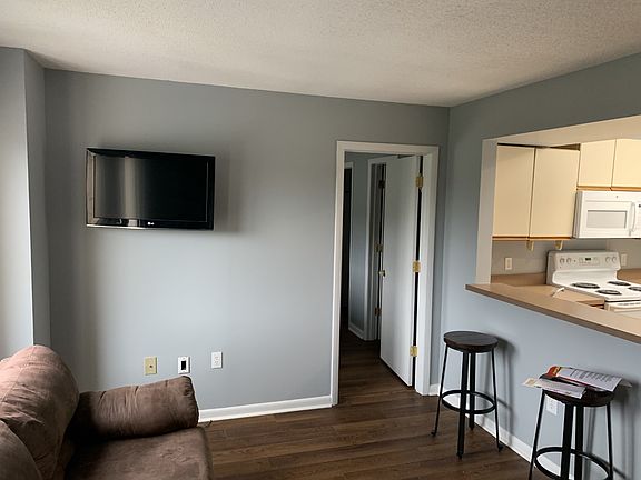 2nd image of 1600 Park Cir APT 817
