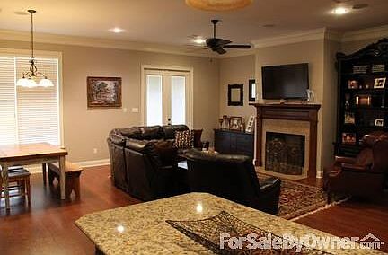 3rd image of 101 Karen Dr