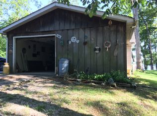 1496 Tadpole Ln, Centralia, IL 62801