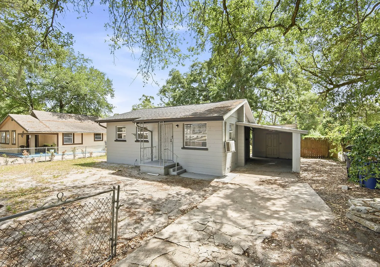 Newly Renovated 2BR Single-Family Home in Tampa No HOA & Pet Friendly** — Photo 3