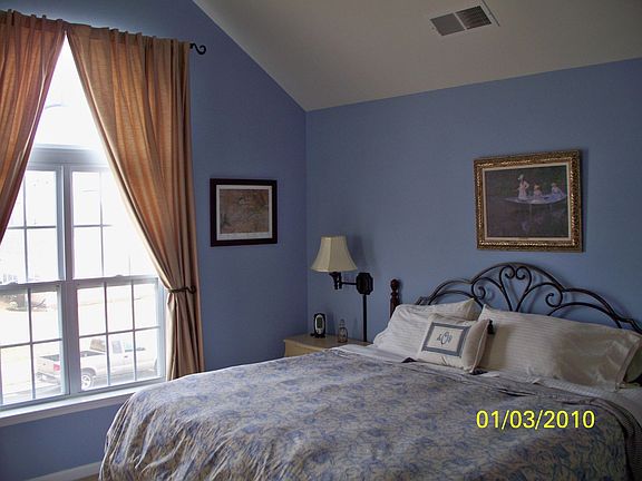Master Bedroom/Vaulted Ceiling