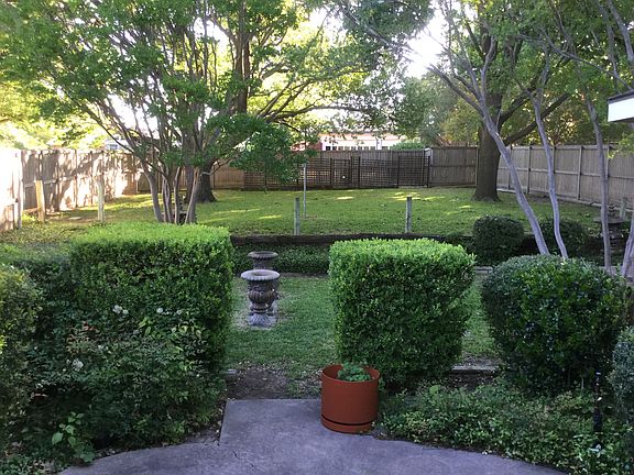 2nd image of 206 Lakehill Dr