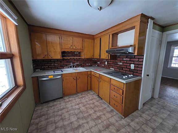 4th image of 576 23rd St NW